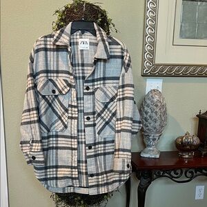 🧥 ZARA Gray and Cream Plaid Overshirt / Shacket, Sz MED
